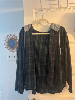 SHEIN Green and Black Plaid Button-Down Shirt with Gray Hood